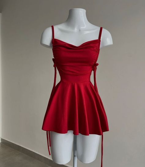 Vestido de fiesta corto de satén rojo con tirantes finos, corte A, para regreso a casa y cumpleaños GG3138