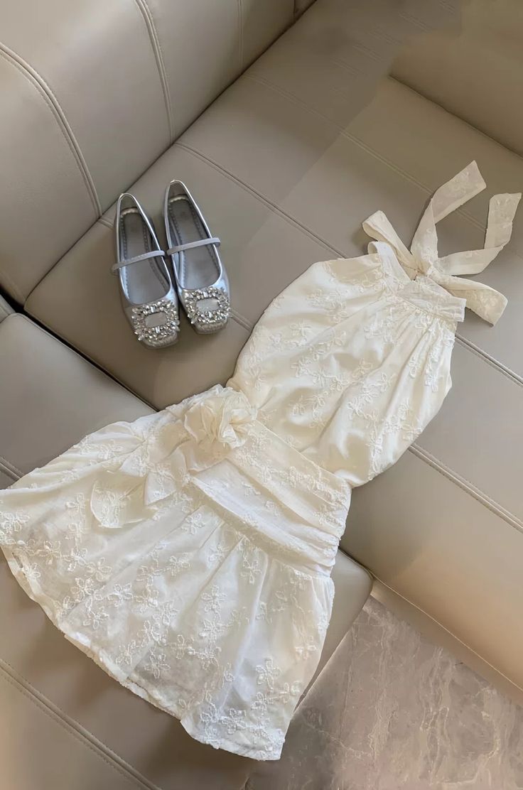 Vestido de fiesta corto elegante de satén con cuello halter y apliques, vestido de regreso a casa y vestido de cumpleaños GG3152
