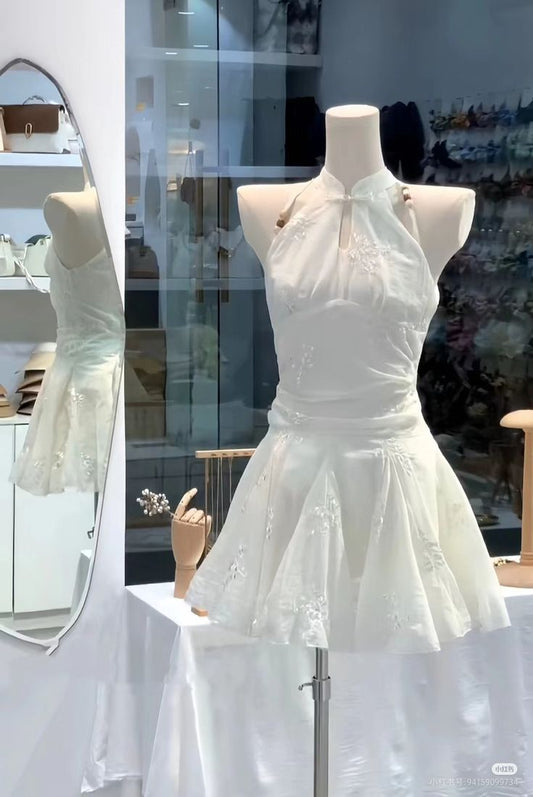 Vestido corto elegante de satén blanco con escote halter y corte en A para fiesta, regreso a casa y cumpleaños GG3193