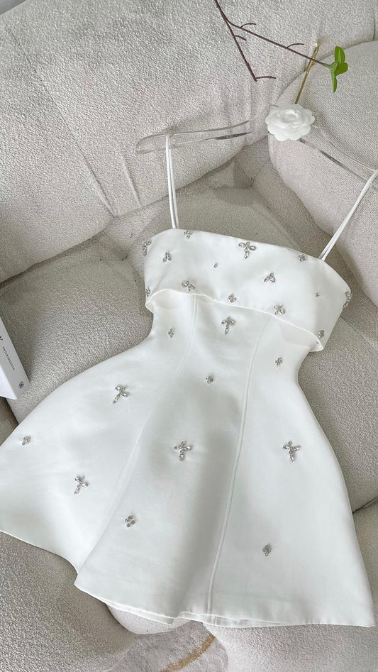Vestido de fiesta corto de satén blanco con tirantes finos, corte A, con cuentas, para regreso a casa y cumpleaños GG3227