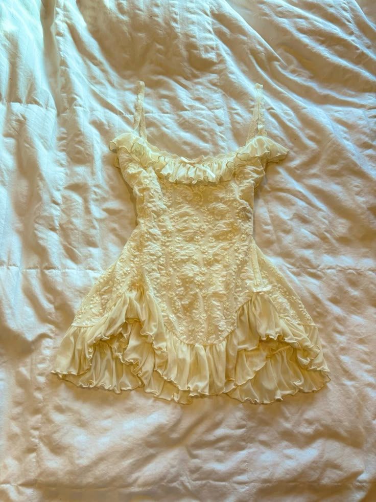 Vestido corto de gasa amarillo pastel con tirantes finos, corte A, para fiesta de graduación, fiesta de bienvenida y cumpleaños GG3350