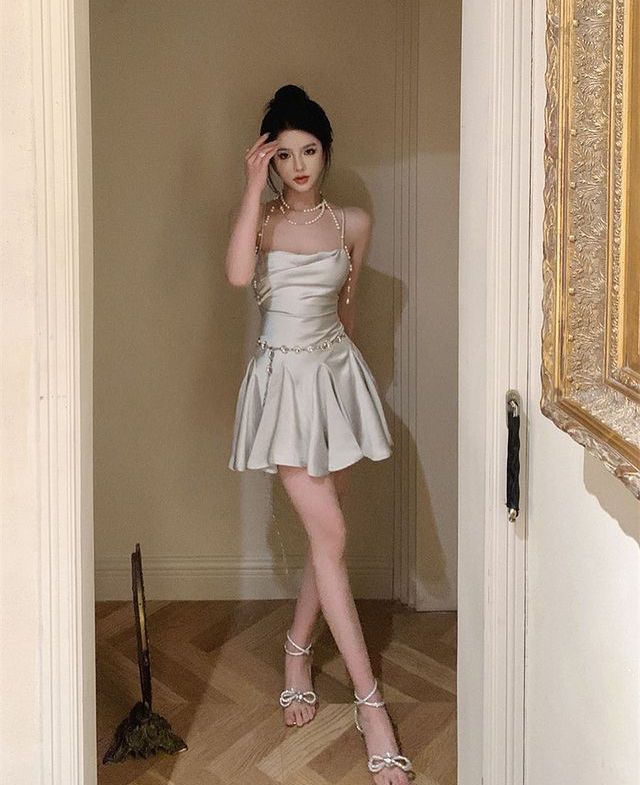 Elegante vestido de fiesta corto de satén con tirantes finos, corte A, para regreso a casa y cumpleaños GG3363