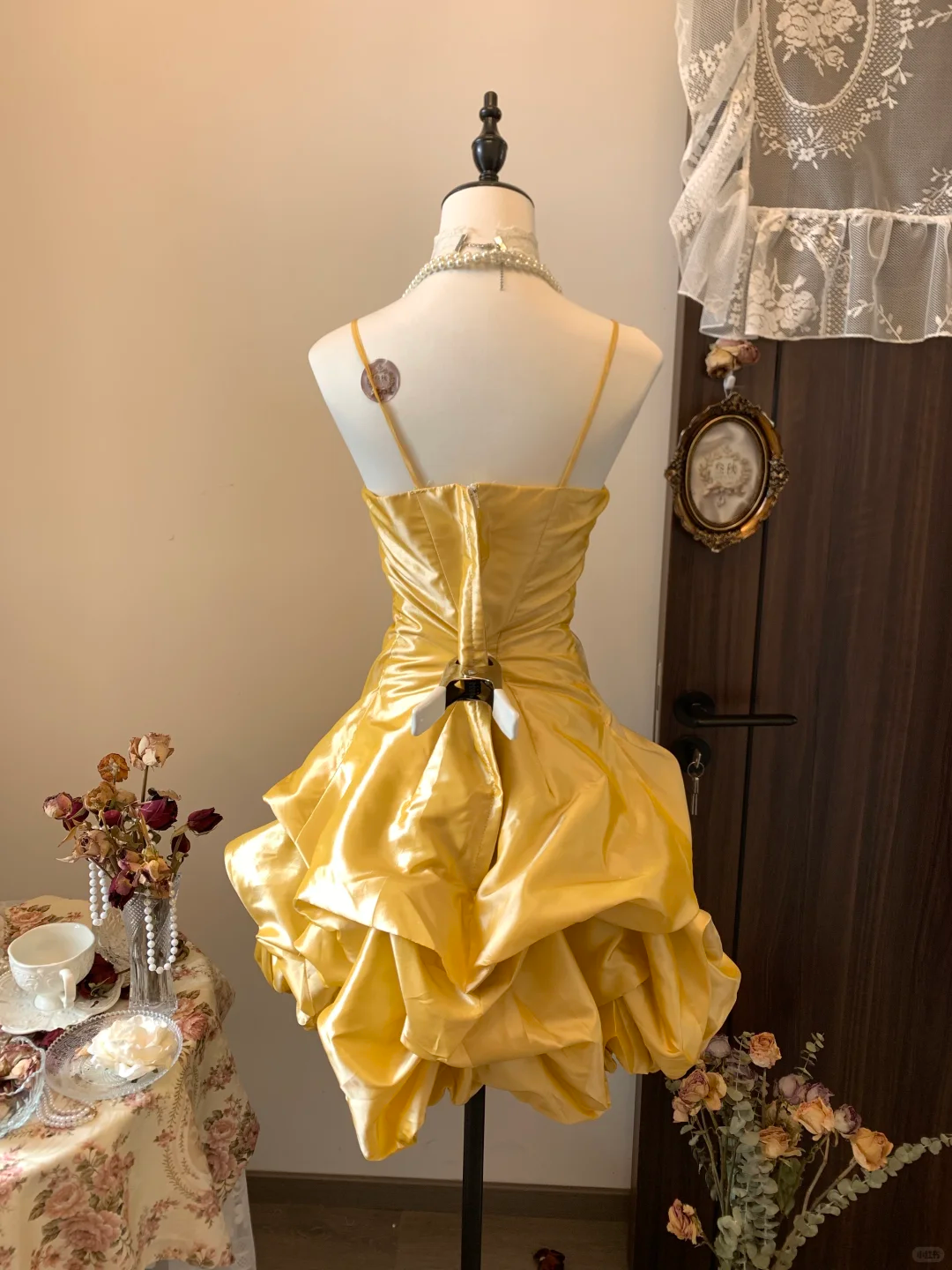 Vestido corto amarillo de satén con tirantes finos, corte A y lazo para fiesta de bienvenida, para cumpleaños número 18, GG3940