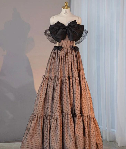 Hermoso vestido de fiesta largo de tul con lunares negros, hombros descubiertos y lazo, vestido de noche GG452