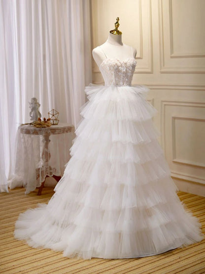 Vestido de fiesta largo de tul multicapa con tirantes finos, diseño floral y cuentas, ideal para bodas y noches GG580