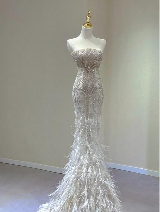 Hermoso vestido de fiesta largo de sirena sin tirantes de tul con dobladillo de cuentas y plumas de imitación, vestido de noche GG585