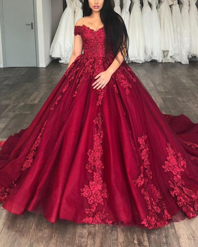 Vestidos de quinceañera de tul con hombros descubiertos y apliques de encaje