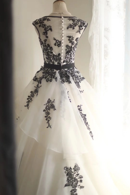 Vintage Black White Tulle Appliques Formal Wedding Dress Long Party Dress  S536