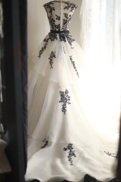 Vintage Black White Tulle Appliques Formal Wedding Dress Long Party Dress  S536
