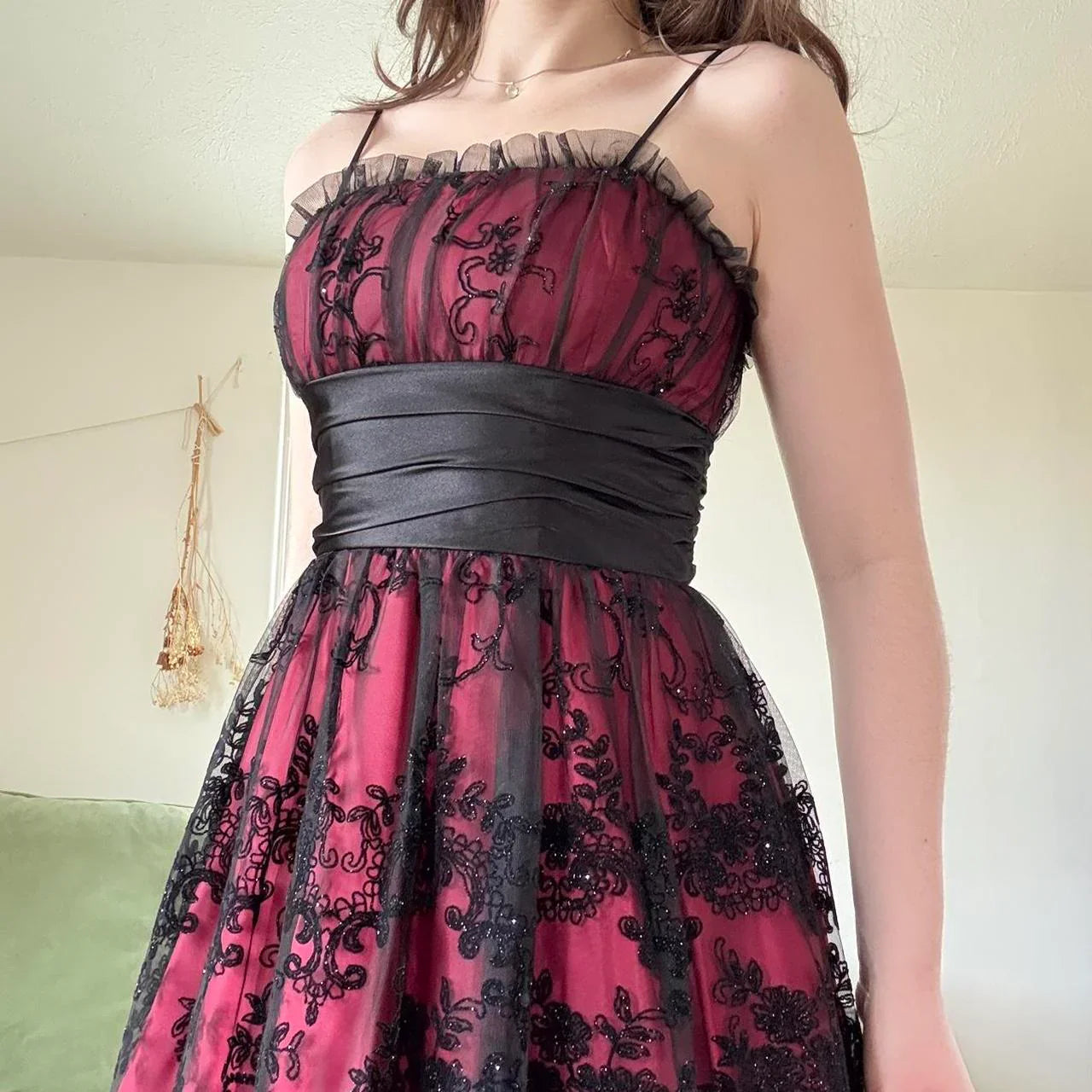 Vestido de fiesta de satén de gasa con apliques de lentejuelas y tirantes finos color burdeos, estilo retro, TP4092