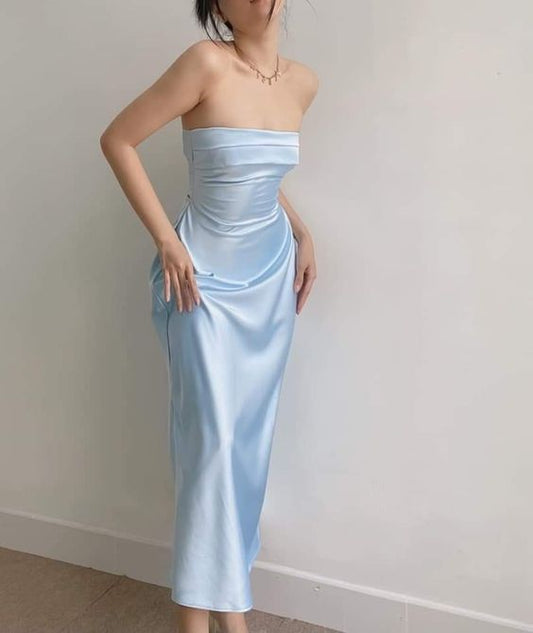 Vestido de fiesta de satén azul cielo claro, largo y modesto, sin tirantes
