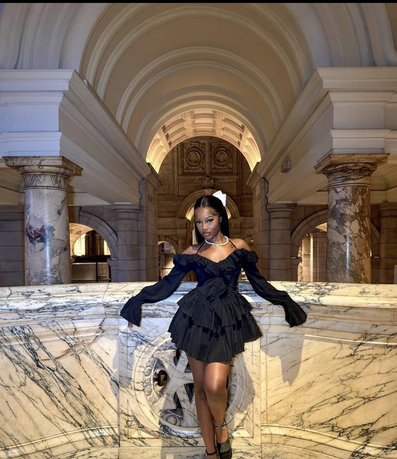Vestido de cóctel corto negro sexy de manga larga en forma de A