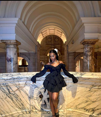 Vestido de cóctel corto negro sexy de manga larga en forma de A