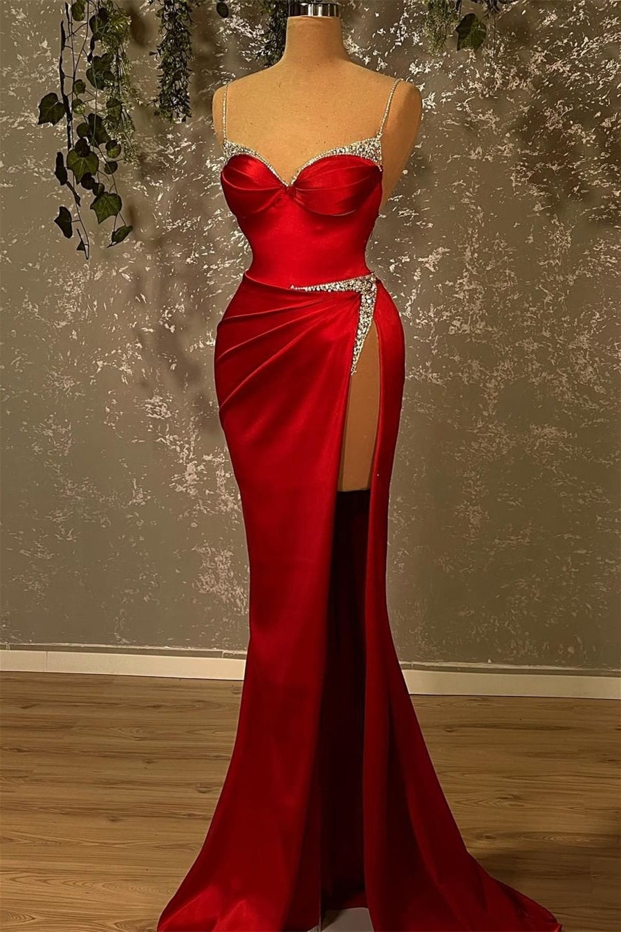 Vestidos de fiesta de sirena con tirantes finos, escote corazón, largo hasta el suelo, sin mangas, rojos, con abertura alta
