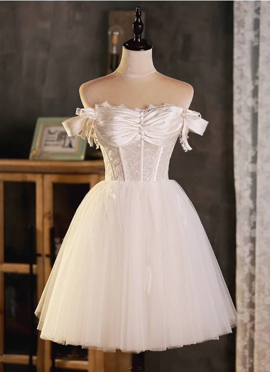 Charming Champagne Lace-edg Design Mesh Corest Strapless Homecoming Dress TP3475