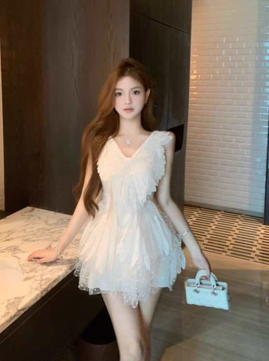 New Style White Tulle V-neck Design A-line Sleeevless Homecoming Dress TP3705