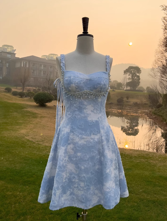 Nuevo vestido de fiesta corto con tirantes finos y apliques azules sencillos TP3919