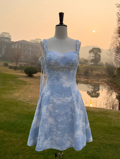 Nuevo vestido de fiesta corto con tirantes finos y apliques azules sencillos TP3919