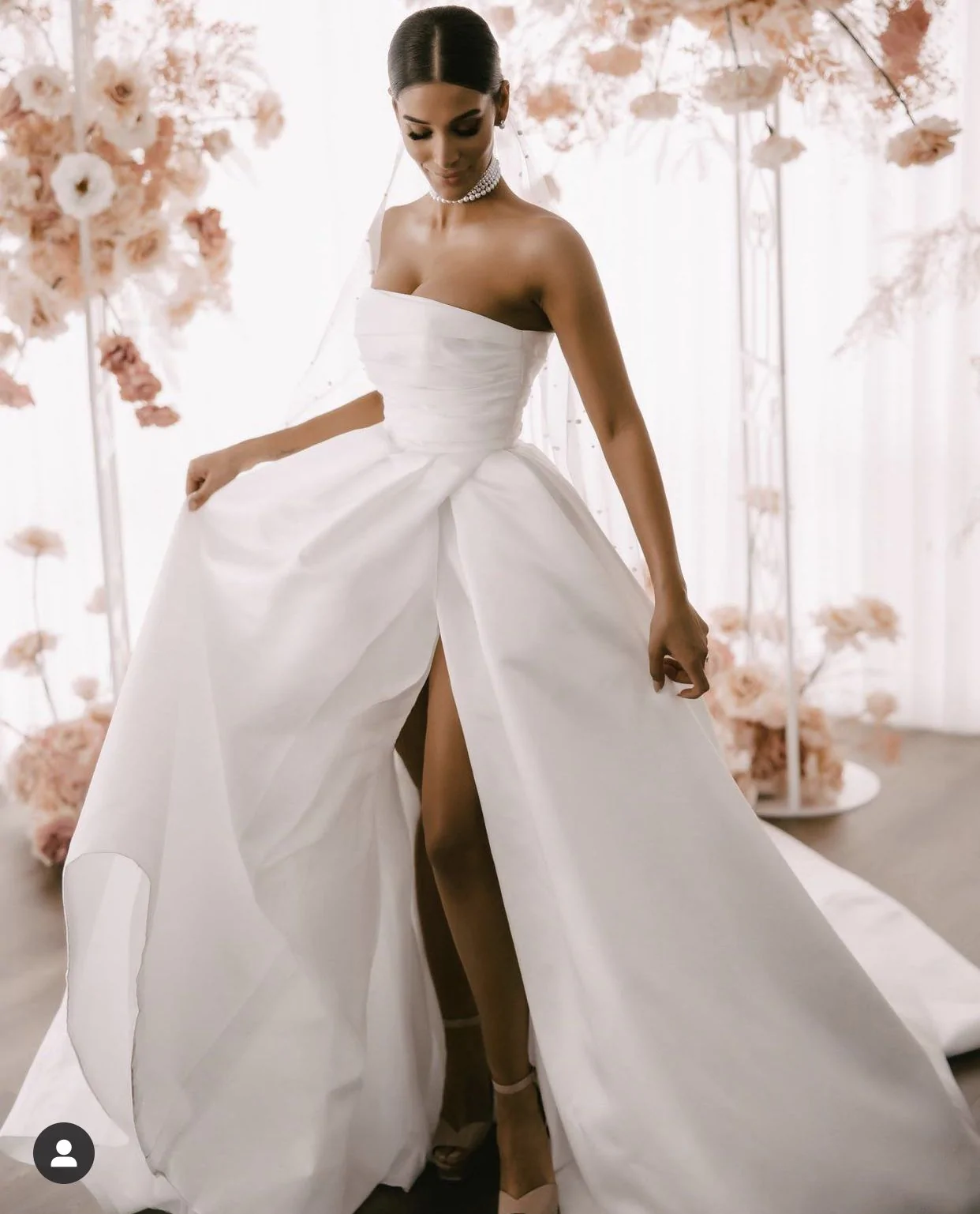 Vestido de novia largo de satén sencillo de primavera, corte A, estilo bohemio, sin tirantes, para playa