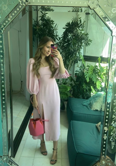 Vestido de noche midi rosa con abertura para fiesta