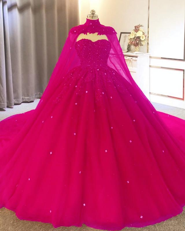 Vestidos de quinceañera con capa y tul