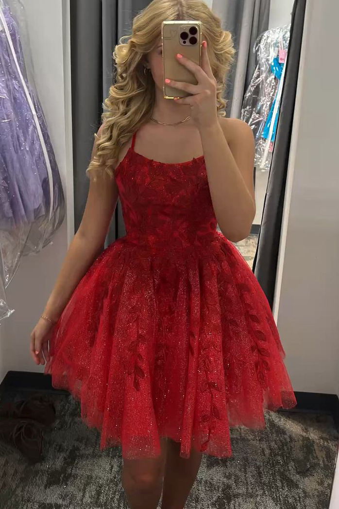 Vestido de fiesta corto lavanda brillante con apliques de encaje, sin mangas y lazo en la espalda