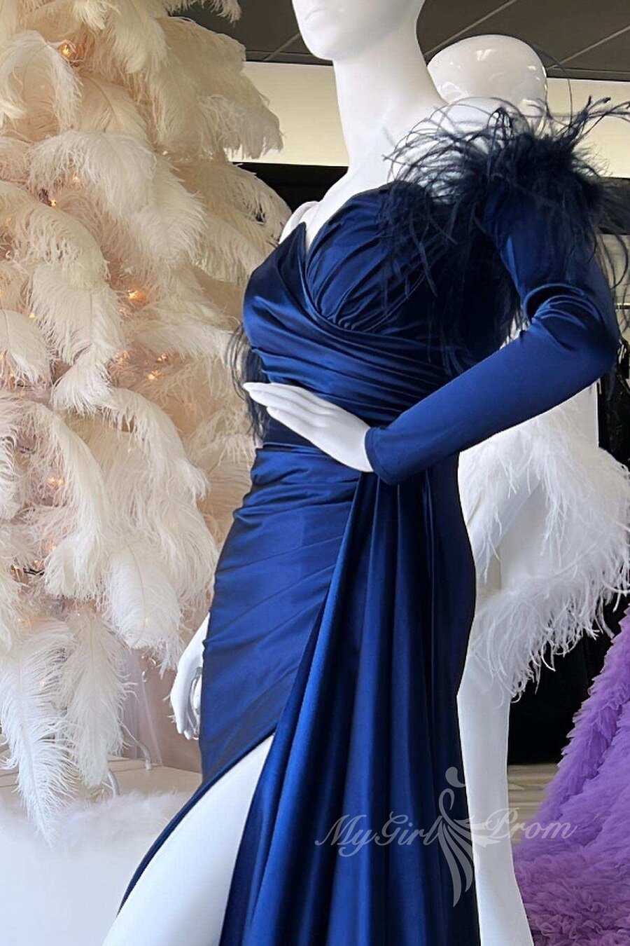 Red Sweetheart Slit Satin Long Prom Dresses with Detachable Feathers Sleeves GP483