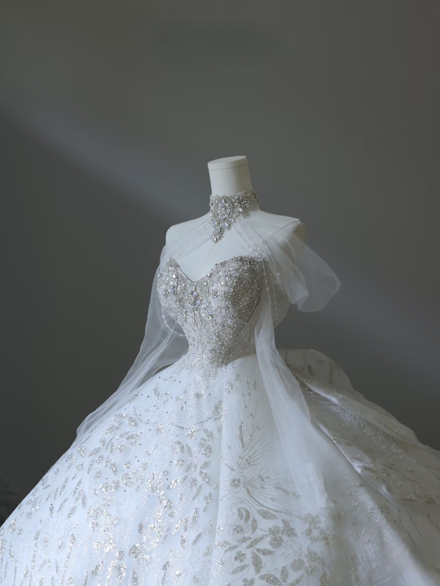 Timeless Ball Gown Sweetheart Neckline Sequin Long Sleeves Wedding Dress Bridal Dresses SD2488