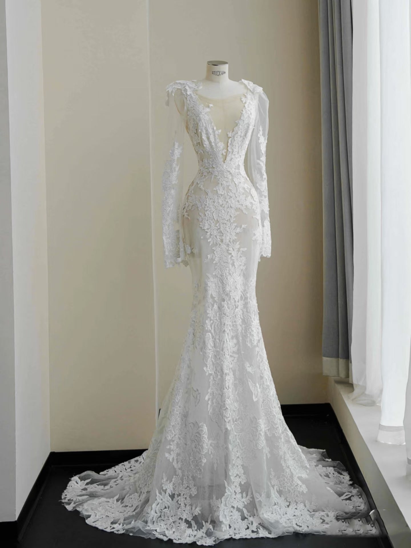 Hermoso vestido de novia largo blanco de encaje con escote en V y corte sirena, vestidos de novia modestos D2726
