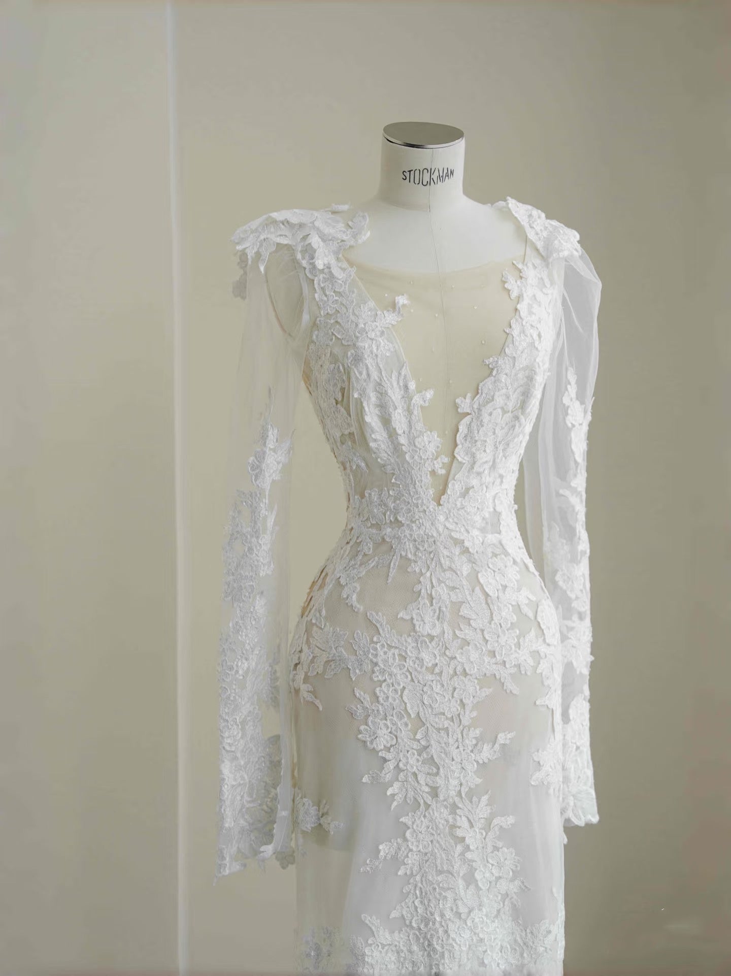 Hermoso vestido de novia largo blanco de encaje con escote en V y corte sirena, vestidos de novia modestos D2726