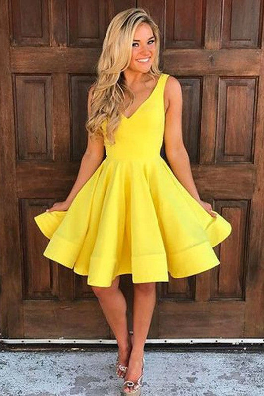 Vestidos de fiesta amarillos con escote en V y vestido de fiesta corto sin mangas