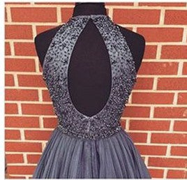 Vestido de fiesta corto gris con cuello alto, corte A y cuentas, de tul, para regreso a casa.