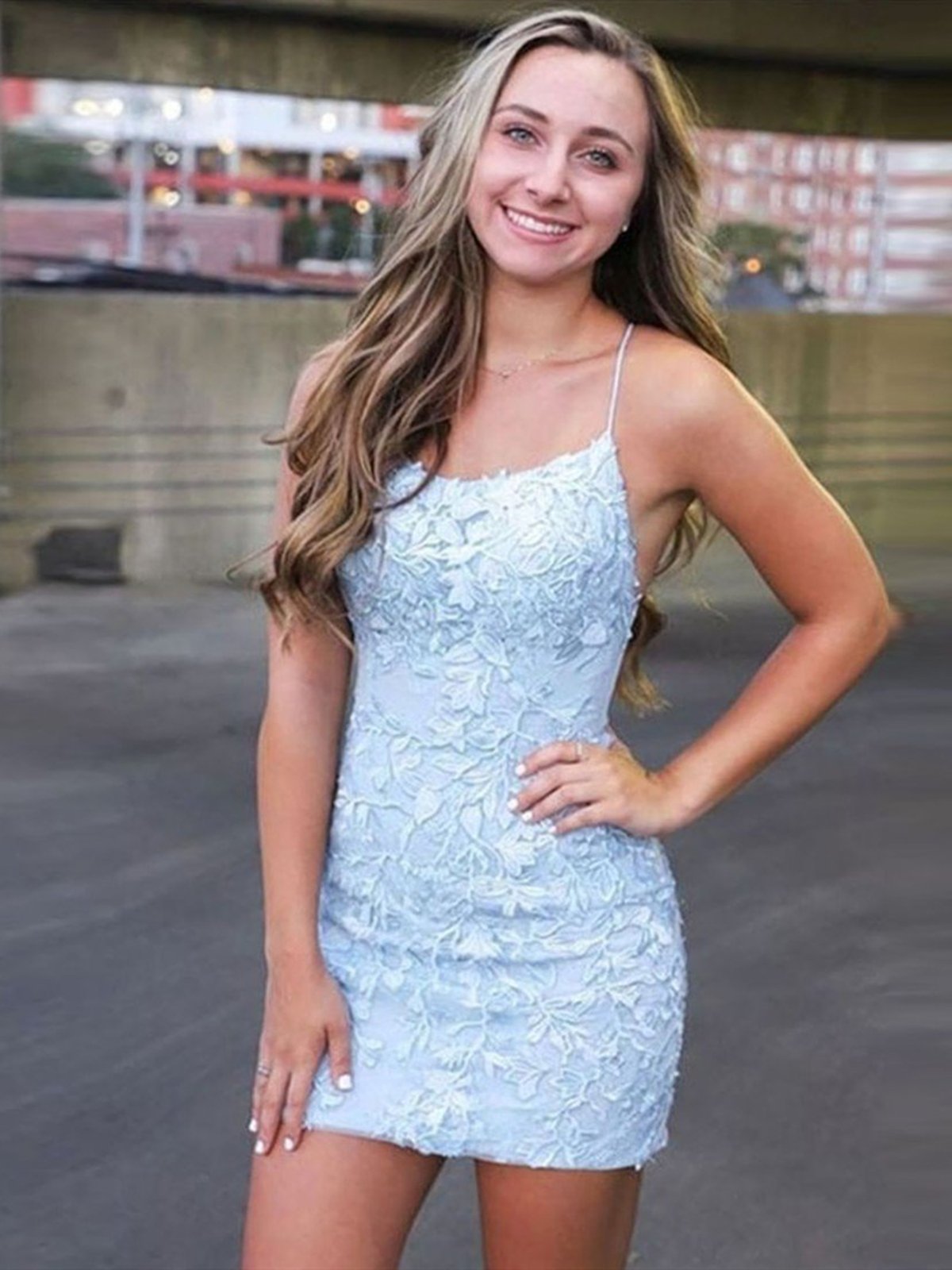 Vestidos de fiesta cortos de encaje azul claro con espalda descubierta, vestidos de graduación de encaje azul claro con espalda descubierta