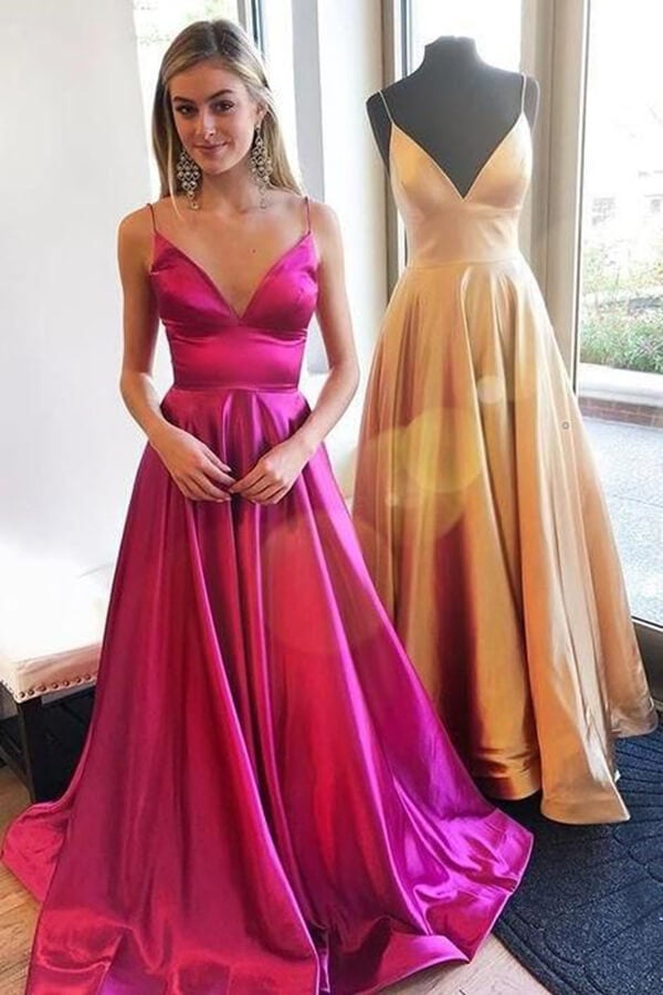 Hermosos vestidos de fiesta y de noche en azul real con tirantes finos y corte en A.