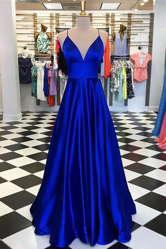 Hermosos vestidos de fiesta y de noche en azul real con tirantes finos y corte en A.