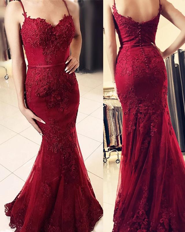 Elegante vestido de fiesta de sirena con encaje y escote corazón, largo hasta el suelo.
