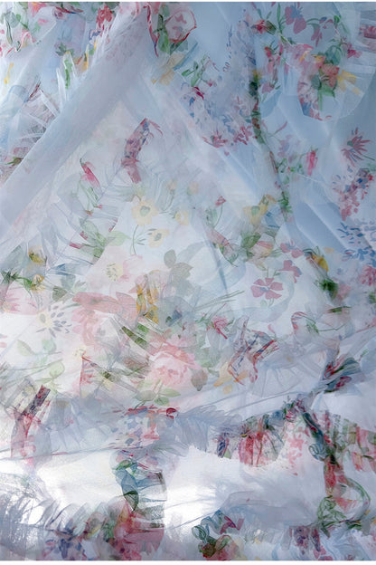 Hermosos vestidos de noche formales largos con frunces y estampado floral azul con tirantes
