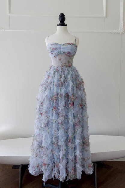 Hermosos vestidos de noche formales largos con frunces y estampado floral azul con tirantes