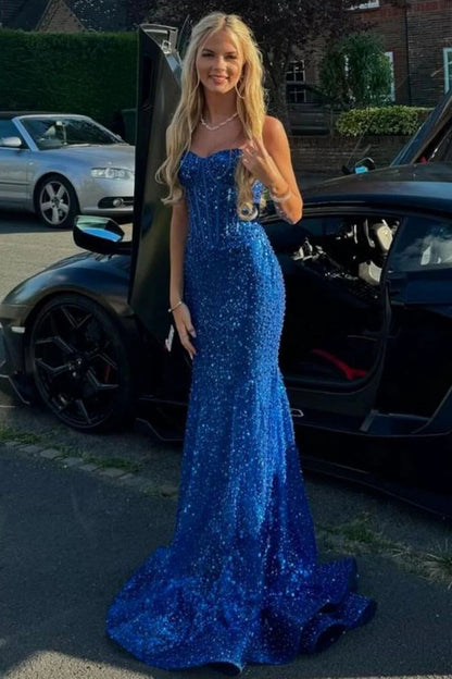 Vestido formal largo con tirantes y lentejuelas azul claro con cuentas