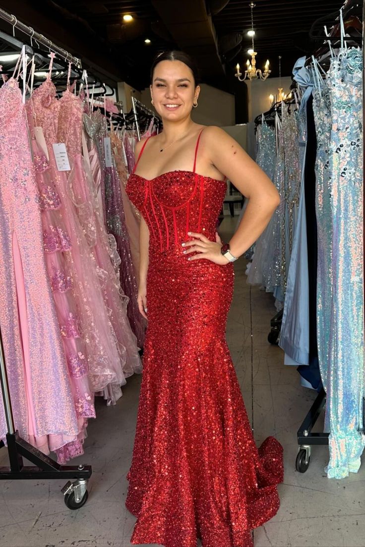 Vestido formal largo con tirantes y lentejuelas azul claro con cuentas