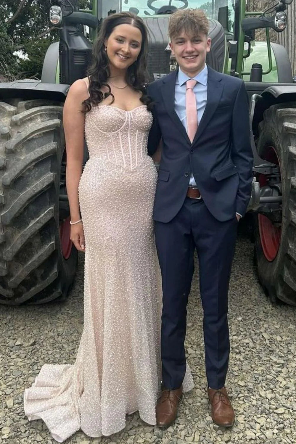 Vestido formal largo con tirantes y lentejuelas azul claro con cuentas