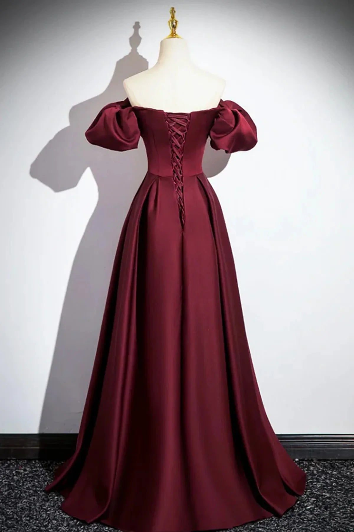 Vestido de fiesta sencillo de satén rojo vino con corte en A y hombros descubiertos, vestido de noche rojo vino TP1126