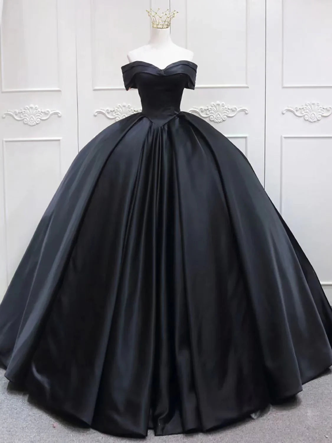 Vestido formal largo de satén negro con escote en forma de corazón, vestido negro para quinceañeras TP1198