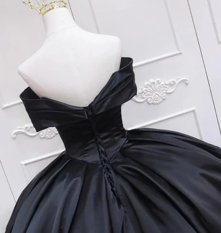 Vestido formal largo de satén negro con escote en forma de corazón, vestido negro para quinceañeras TP1198