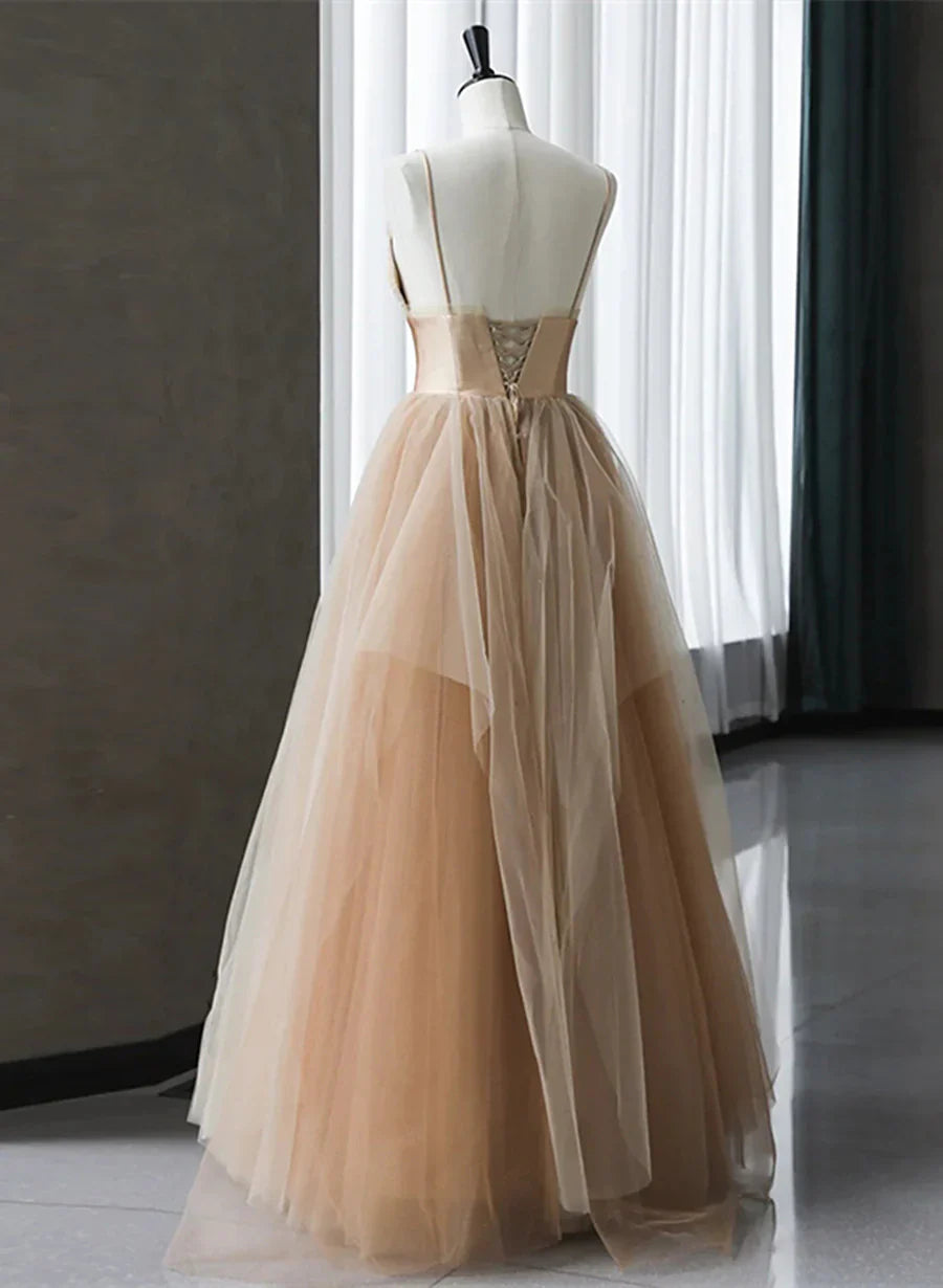 Vestido de fiesta de tul con cuentas y escote en V color champán, corte A y espalda baja TP1302
