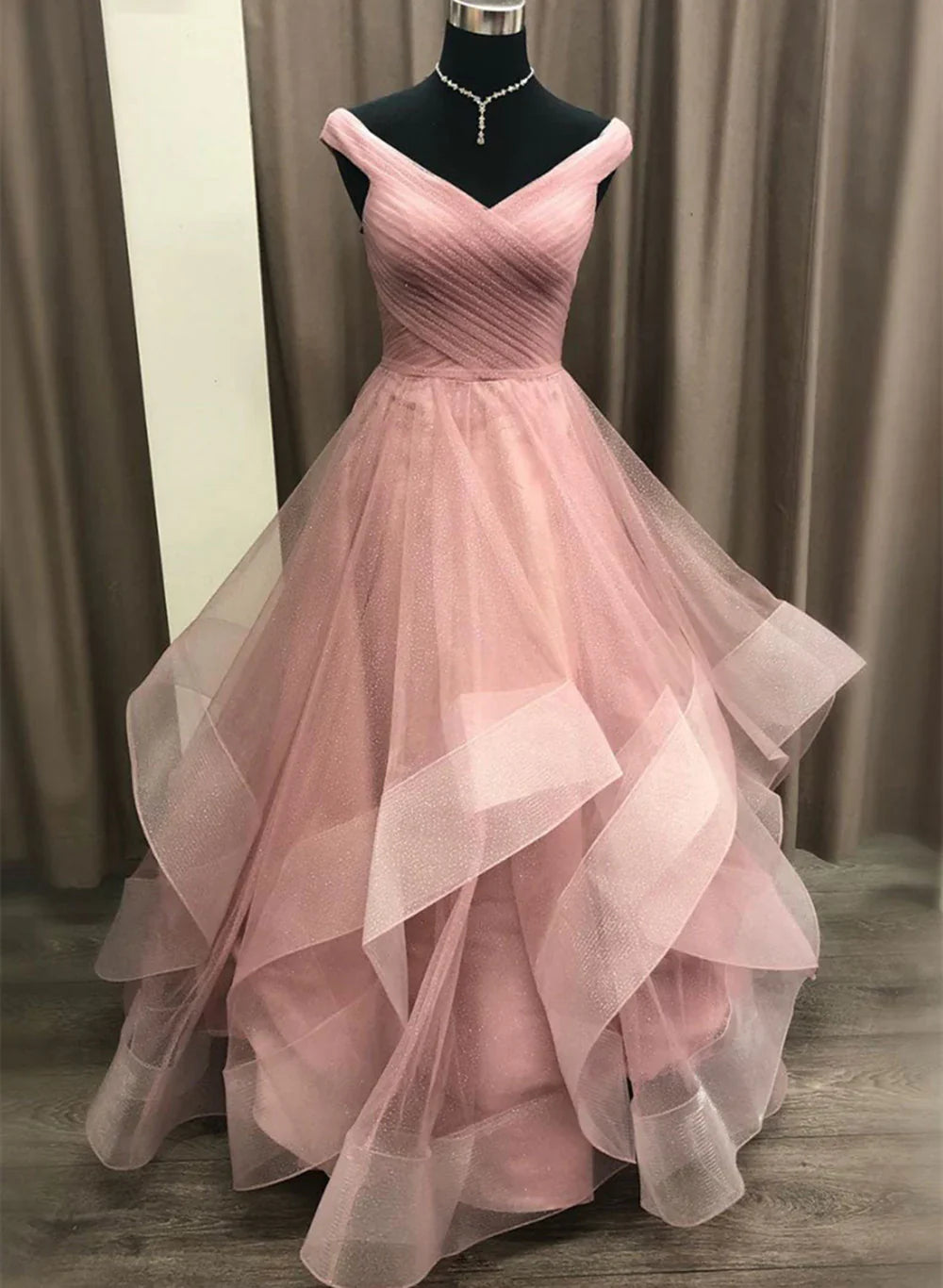 Vestido formal largo con capas de tul rosa, vestido de fiesta de corte A de tul rosa TP1320