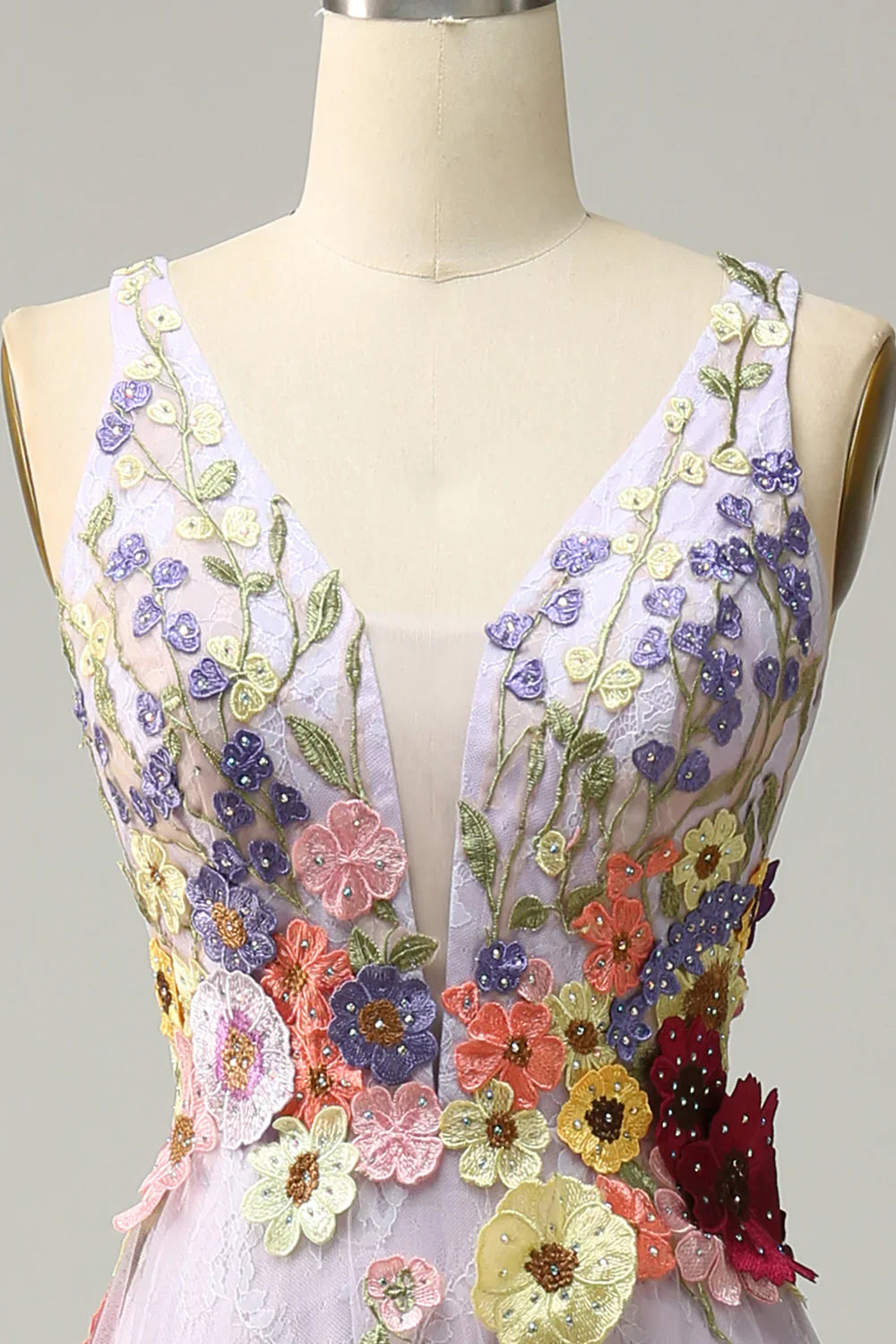 Vestido de fiesta largo color lavanda con escote en V profundo y apliques TP1393