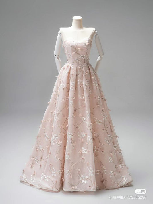 Vestido de noche rosa con escote en forma de A, sin tirantes y bordado de tul TP1412