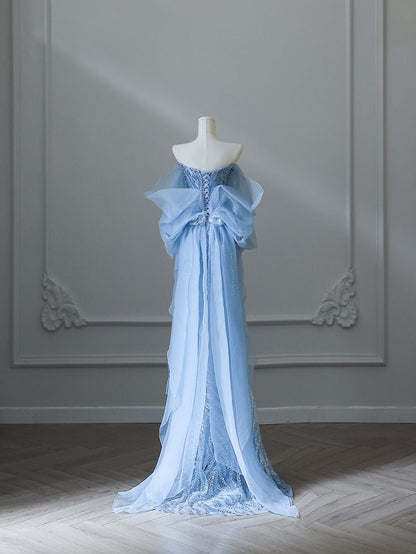 Elegante vestido de noche largo de tul con cuentas y corte en A en azul, sin tirantes, TP1447