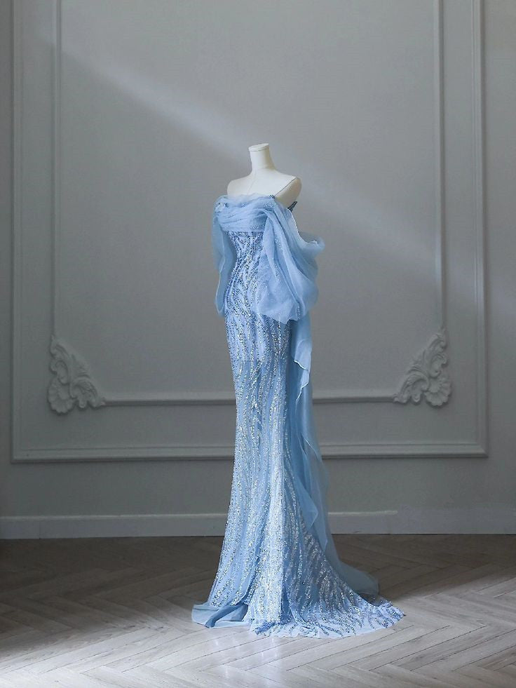 Elegante vestido de noche largo de tul con cuentas y corte en A en azul, sin tirantes, TP1447